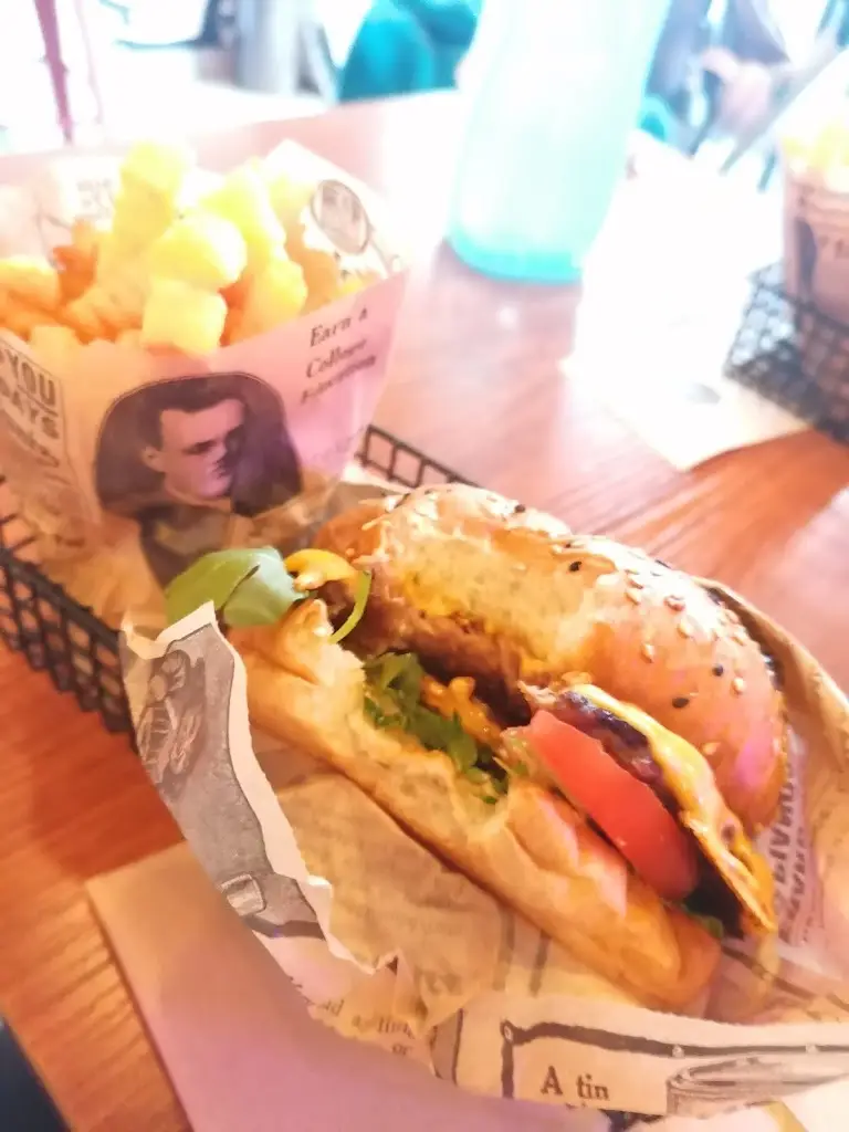 Menu_Cazzero Burger & Cia_Alhandra_immagine_6