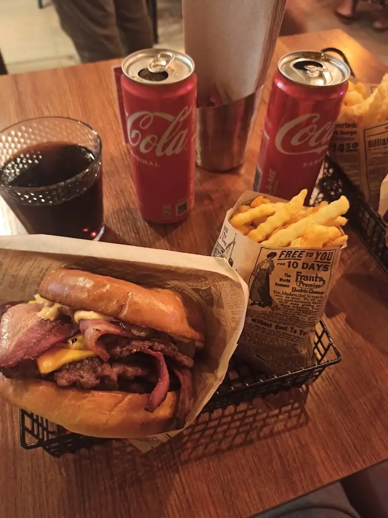 Menu_Cazzero Burger & Cia_Alhandra_immagine_7