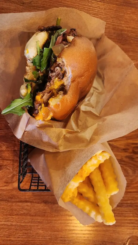 Mike Elliot_Cazzero Burger & Cia_Alhandra_recensione