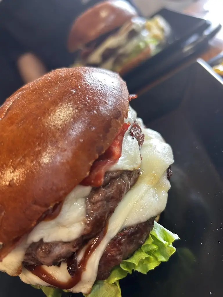 André Martins_Win Burguer_Carregado_review