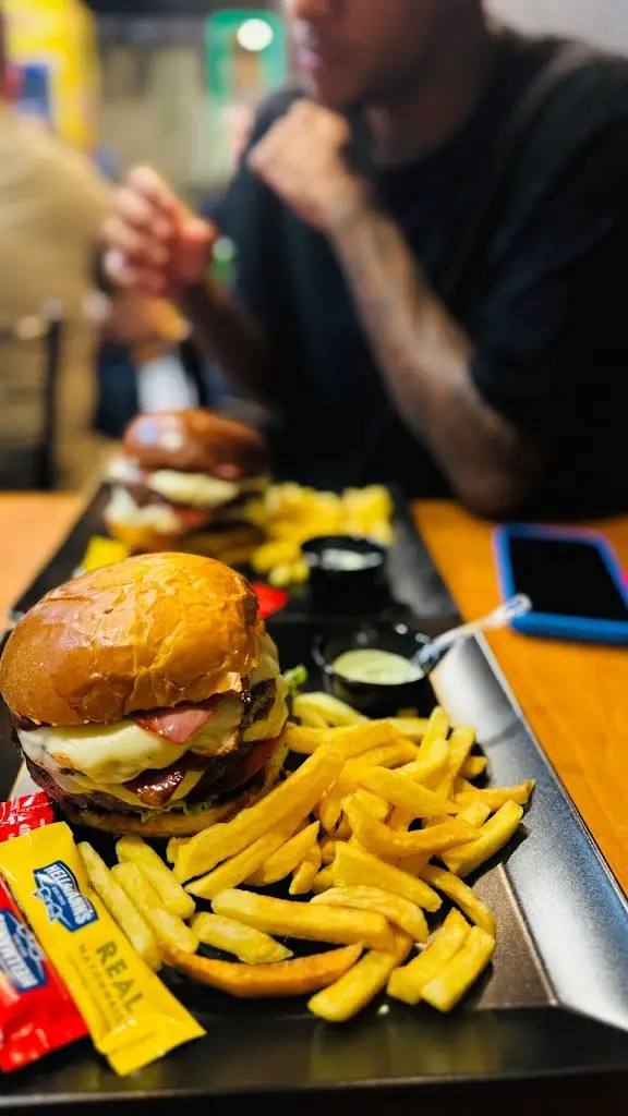 Taylane Alves Moreira Batista_Win Burguer_Carregado_review