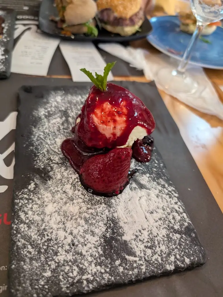 Omar Jackson_Gutsy - Hambúrguer Artesanal & Cocktails_Carcavelos_recensione