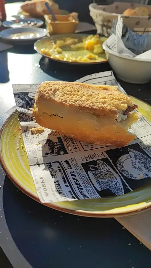 Christopher Gordon_Salty Beach Bar_Lourinhã_recensione