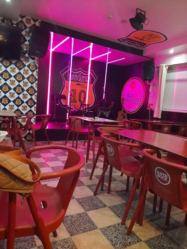 RESTAURANTE PETISCARIA 10 ristorante a Famões