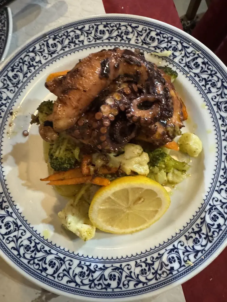 Jon Lee_Taverna Alfacinha_Lisbon_recensione