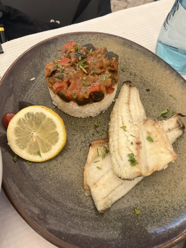 Sally Jung_Comptoir Parisien_Lisbon_reseña