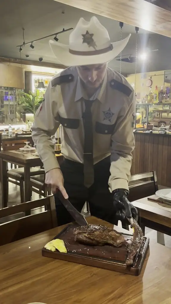 Jacek Błaszczykiewicz_Sheriff Steakhouse Tires_São Domingos de Rana_recensione