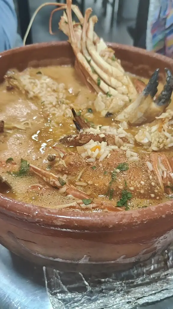 Maryfer Hernández_Restaurante Marisqueira Lismar_Vieira de Leiria_recensione