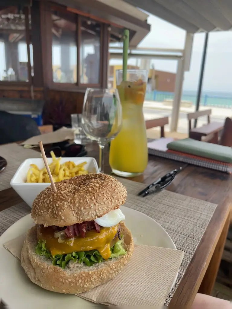 CAMILA CAVALHEIRO_Riviera Lounge Bar_Vieira de Leiria_recensione