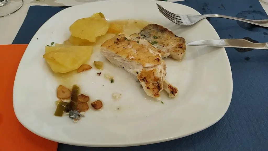 Lily D_Restaurante o vilão Matur_Água de Pena_recensione