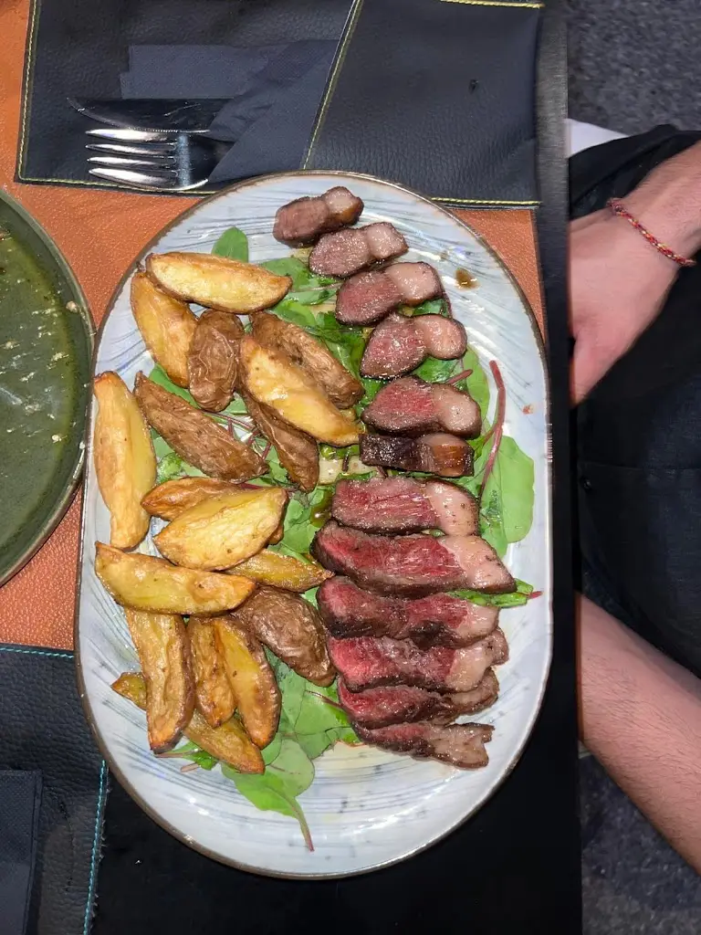 Tal Shlush_Magnolia Contemporary Bar & Restaurant_Calheta_review