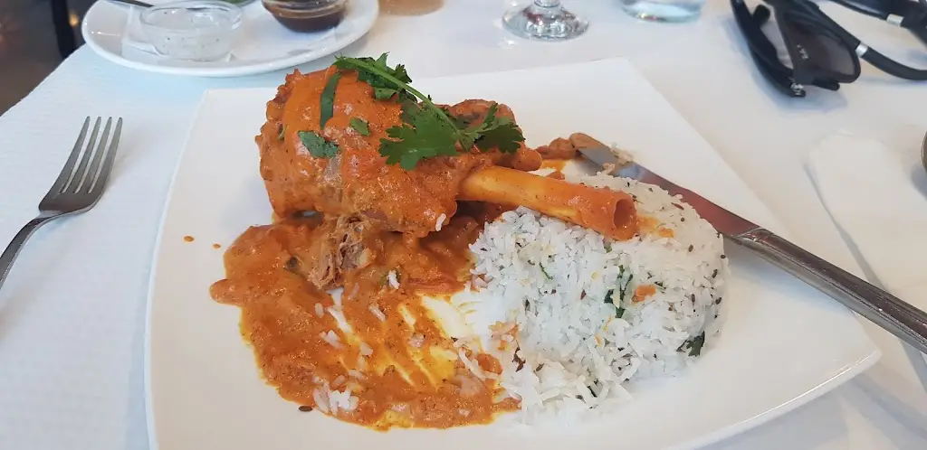 Simon Carroll_Little Nepal restaurants_Sacavém_recensione