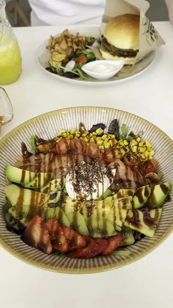 Lena Yakimov_Flor de Maio_Vila Verde_review