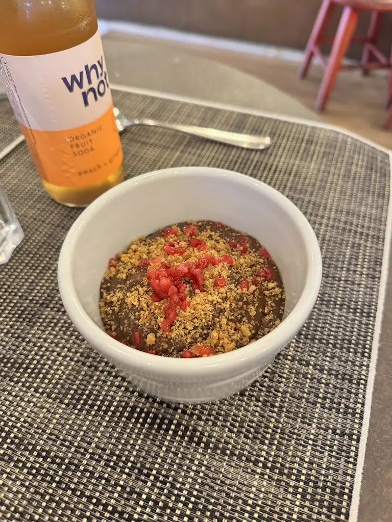 Ly Hoang_Minerva_Câmara de Lobos_reseña