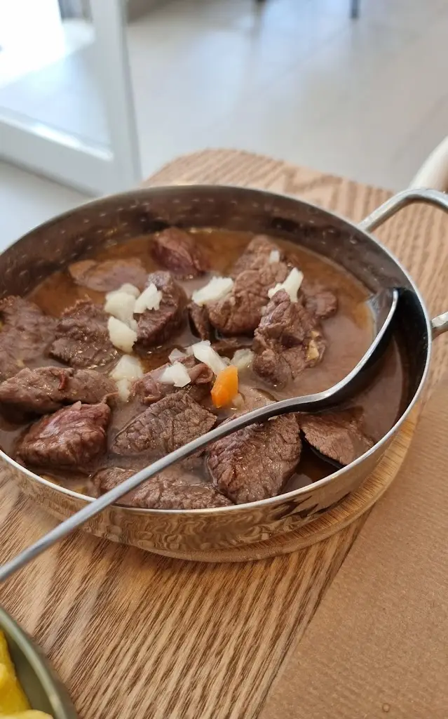 Nuno Castilho_Paladares e Petiscos_Vialonga_reseña