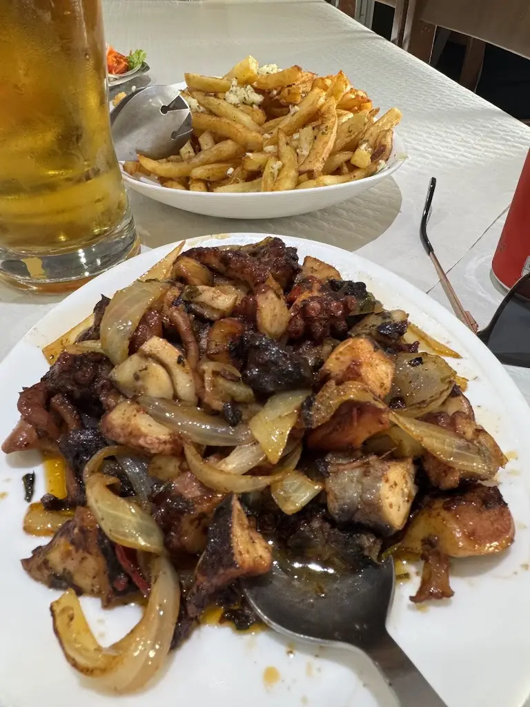 Arezoo Aflatouni_Restaurante Snack-bar Frente Ao Sol_Caniçal_recensione