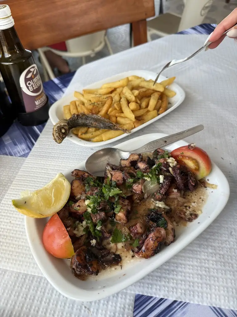 Oleg R_Muralha's Bar_Caniçal_recensione