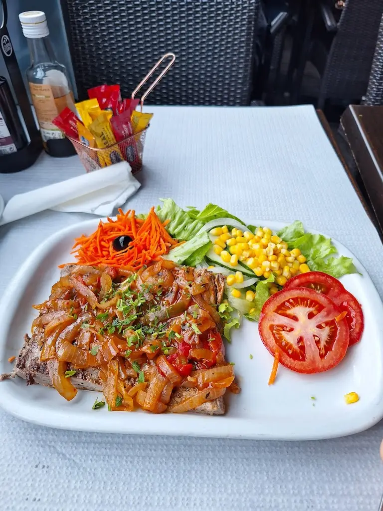 Natali ZBS_Aquarium restaurant_Caniçal_avis