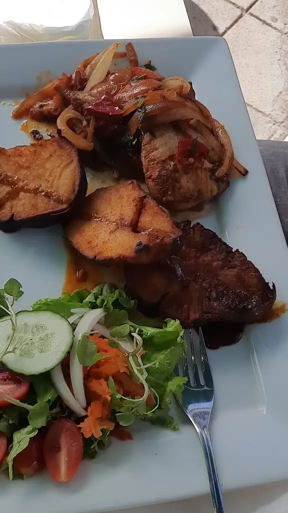 CAIS,Wine&Tapas Bar_Caniçal_slider_image_2