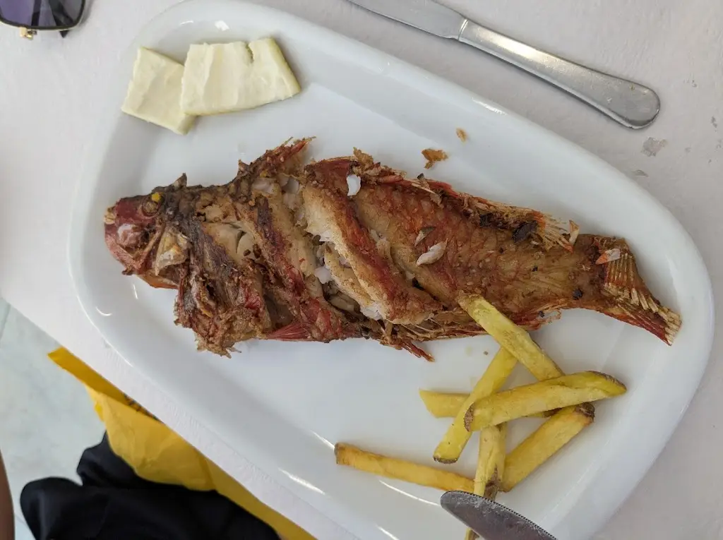 Zuzana Tilson_Restaurante Bar Amarelo_Caniçal_recensione