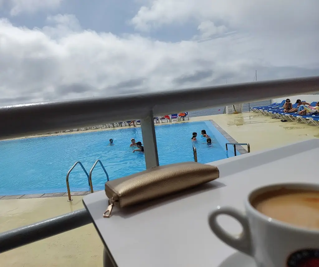 Nelia Fernandes Oliveira_Leone El Mar_Caniçal_recensione