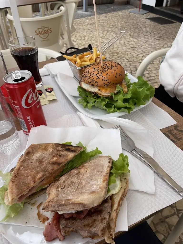 Skarlet Kokényová_MESON DE DANY_Caniçal_review