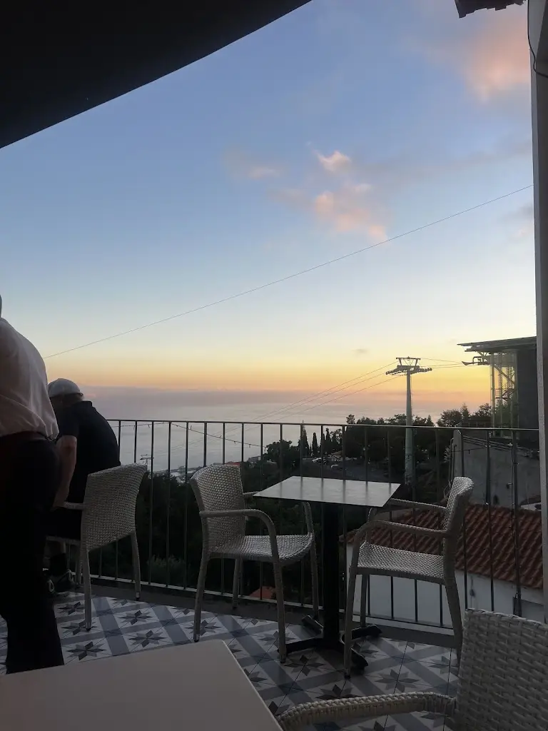 Jessica Larkins_Pátio das Babosas_Nossa Senhora do Monte_review