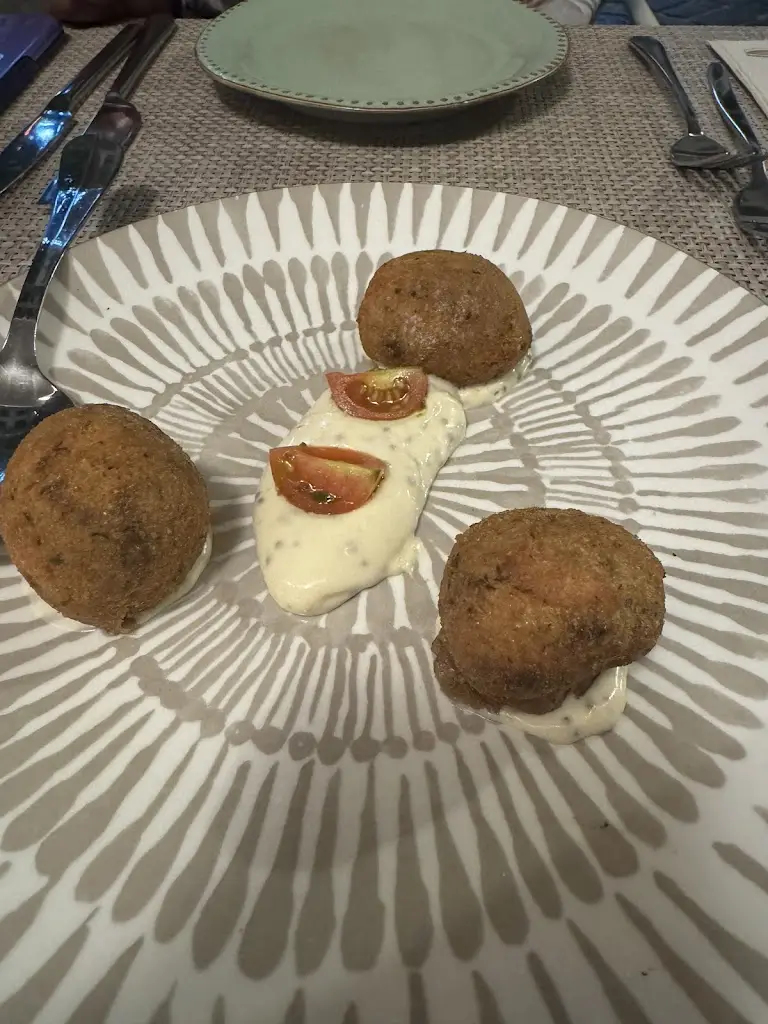 Steve Smith_Olivia_Funchal_review