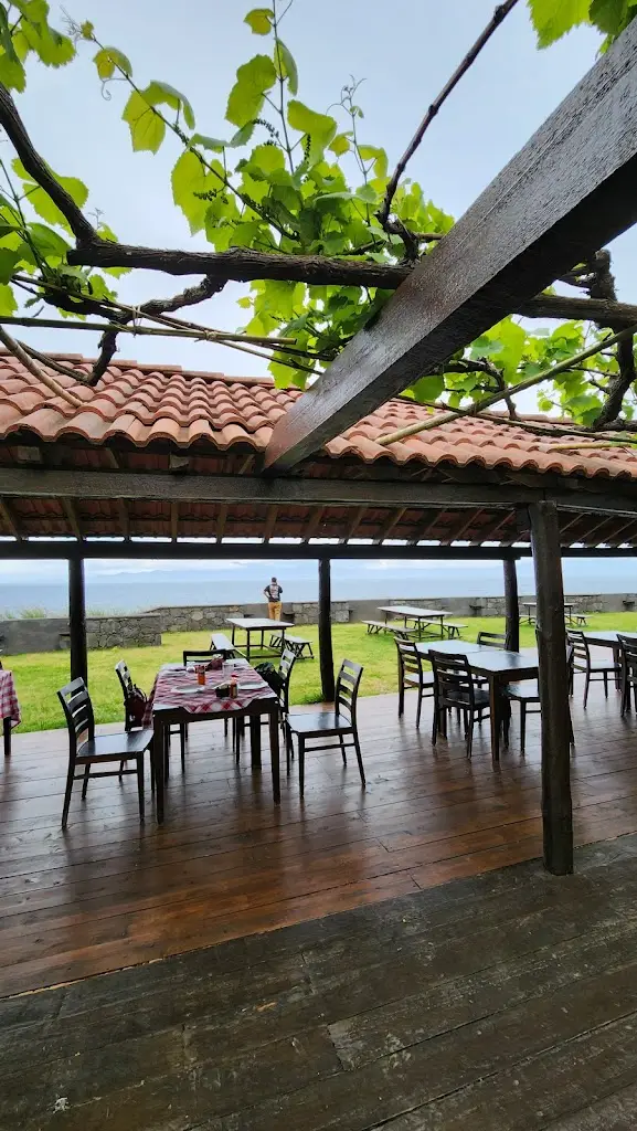 Neha Aswal_Café Calhetense / Calhetense Beach Bar_Calheta de São Jorge_reseña