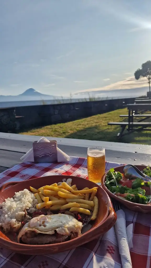 Malte Svenson_Café Calhetense / Calhetense Beach Bar_Calheta de São Jorge_reseña