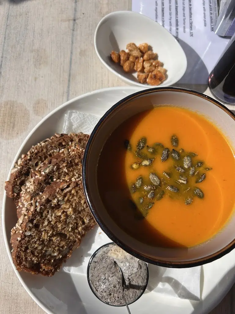 Vanessa Kučerová_Naibers_Curral das Freiras_recensione