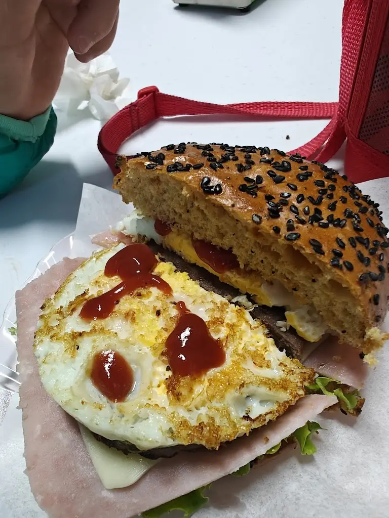 San Lee_Pinto's Clock Café_Curral das Freiras_reseña