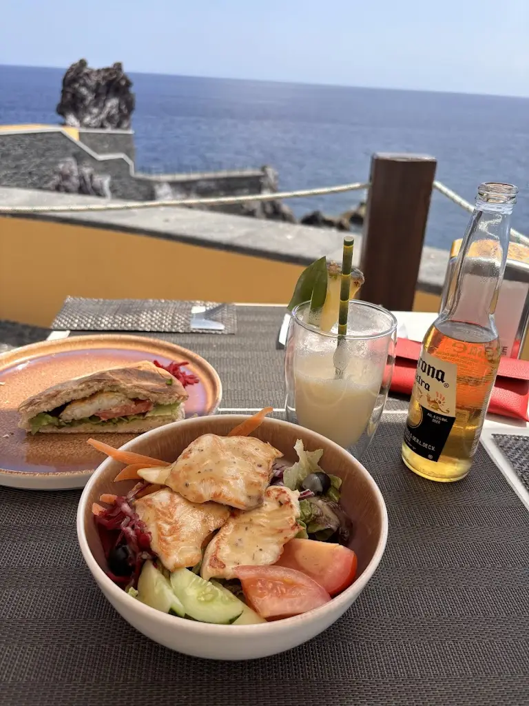 Sommaye Hassani_Restaurante Sol Poente_Ponta do Sol_review