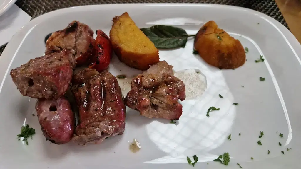 Laszlo Lanyi_Restaurante A Rede_Caniço_reseña