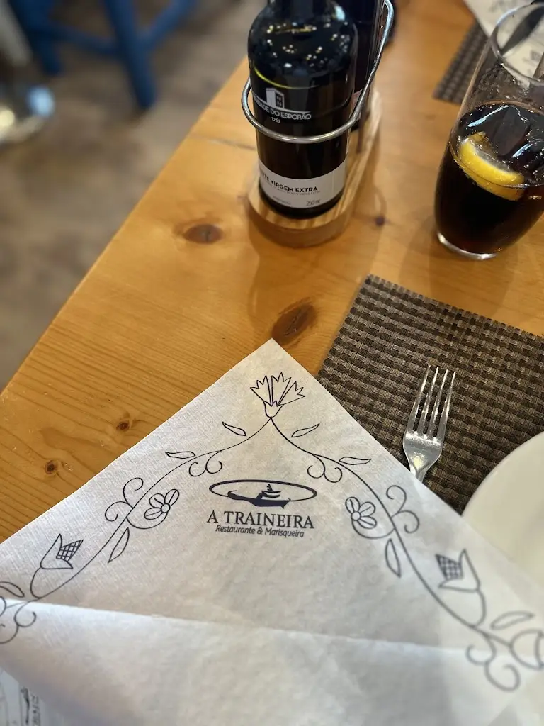 Mateusz Wojnach_A Traineira_Caniço_recensione