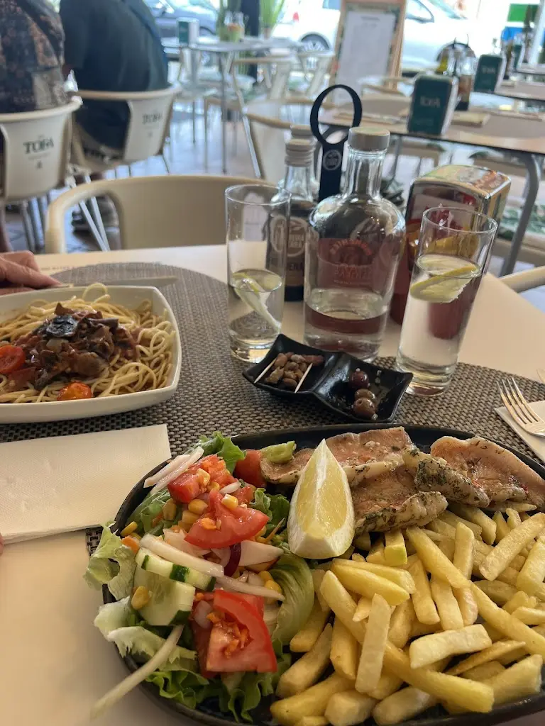 Tessa Ruiten_Munchies Snack-Bar e Restaurante_Caniço_review