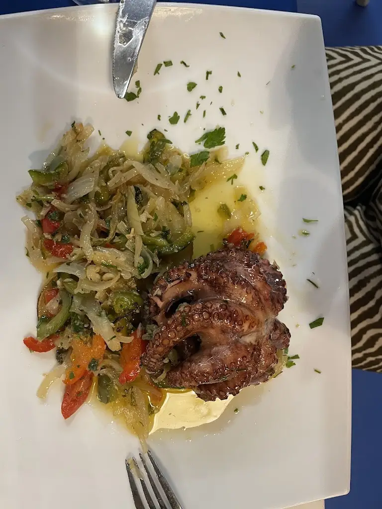 Ionita Constantin_Reis Magos restaurant_Caniço_reseña