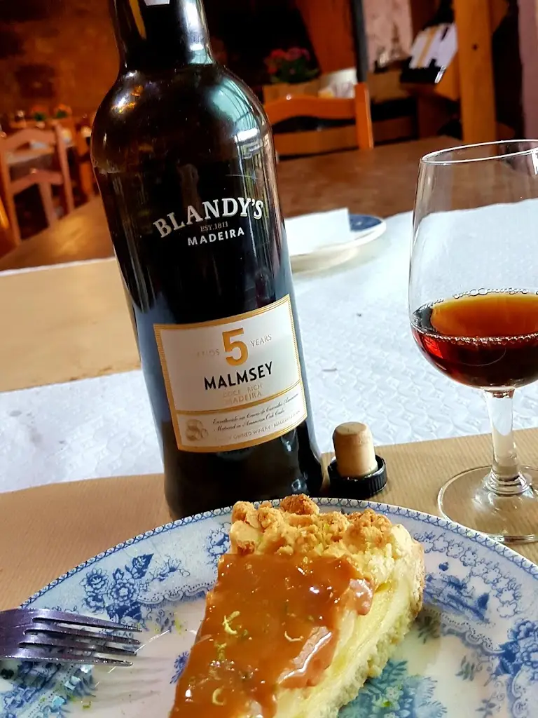 Casa dos Salgados_Camacha_slider_image_3