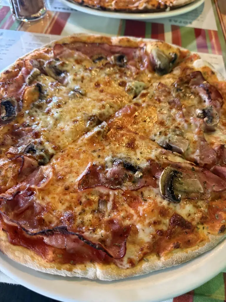 Cosi Scoozi_Camacha_slider_image_3