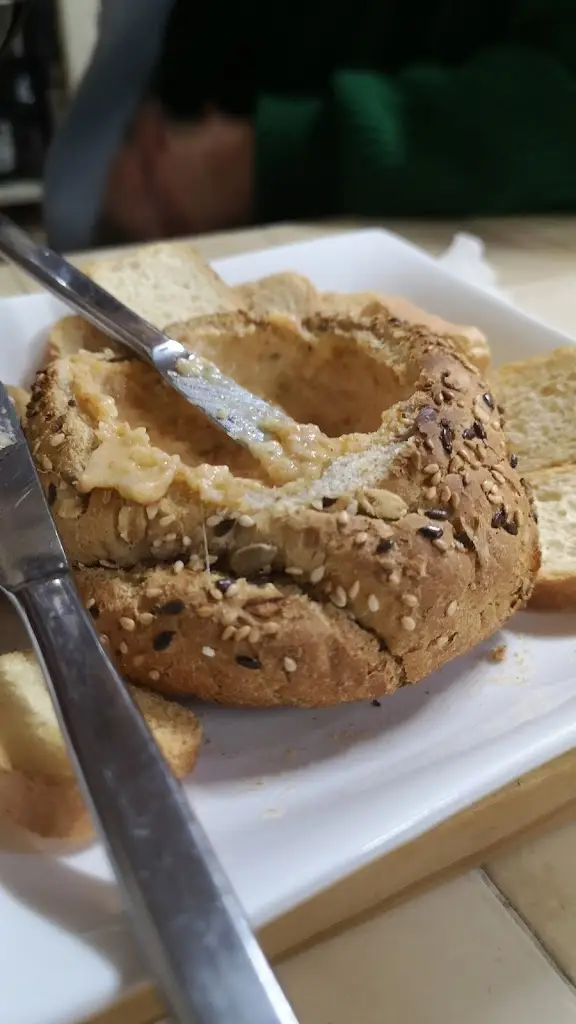 André Silva_Paladares_Camacha_reseña