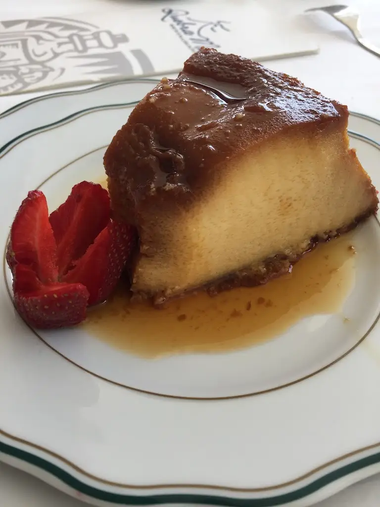 Gabriela Kuttert de Souza_Quebramar rotating restaurant_São Vicente_recensione