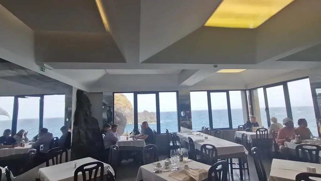 Cachalote_Porto Moniz_slider_image_2