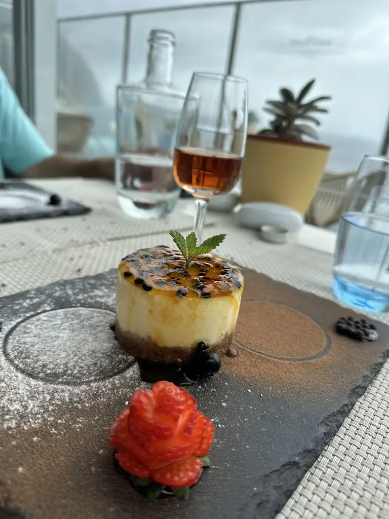 Lauren Banks_Sea View Rooftop_Porto Moniz_review