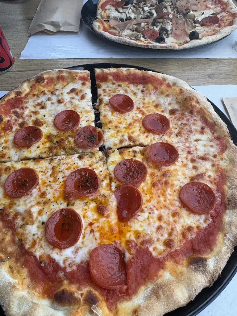 Katarzyna Javaheri-Szpak_Pizzaria Maramao_Porto Santo_review