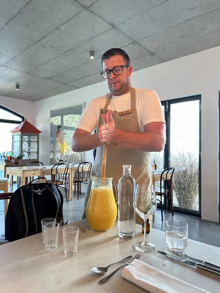 Kewin Eeg Risom Holm_Razão por Octávio Freitas_Calheta de São Jorge_recensione