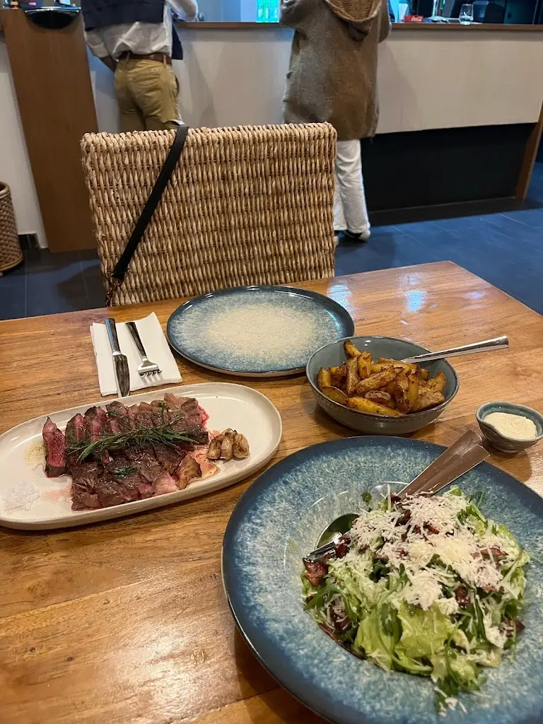 Over_Court Social Club_Porto Santo_avis