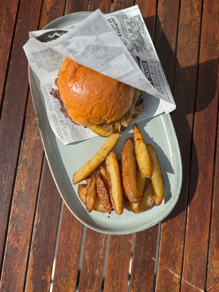 Joao Miguel Veiga Teixeira_Court Social Club_Porto Santo_avis