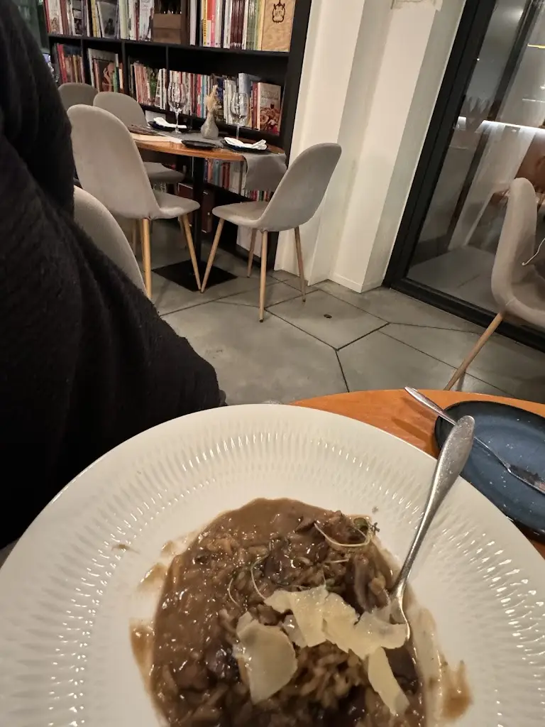 Colleen Cummins_Theatro - restaurante, wine bar e galeria de arte_Aver-o-Mar_review