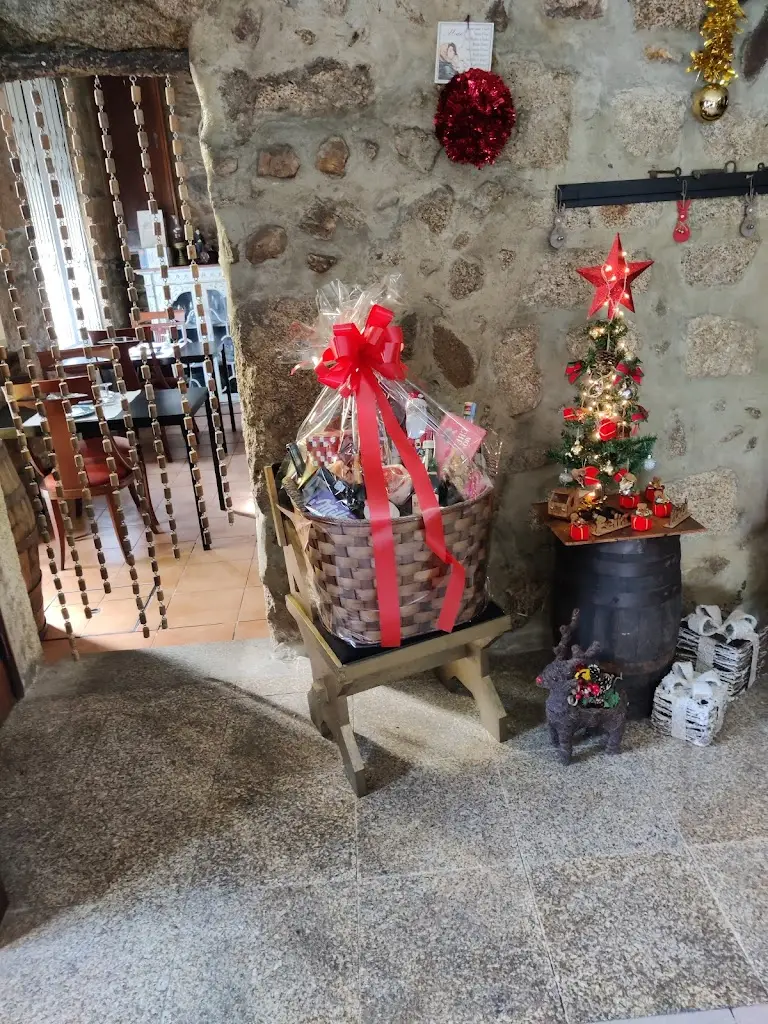 Vitor Morais Girao_Fonseca - Galeria das Tapas_Alfena_reseña