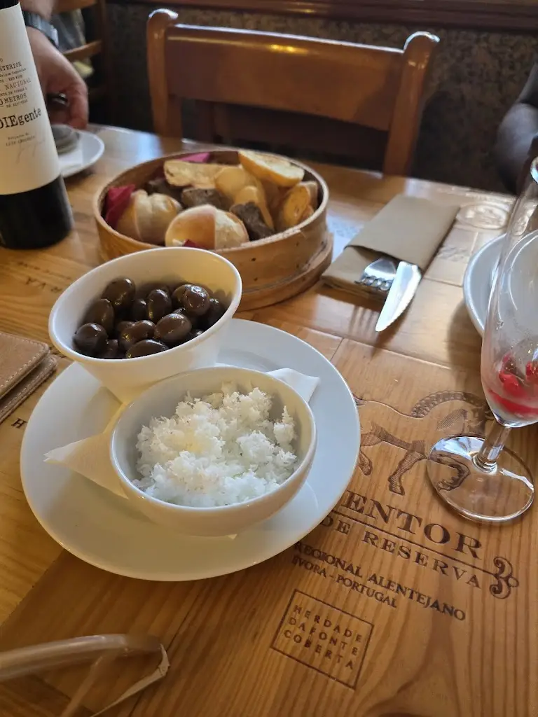 Meliza Hardeman_Mesa com Tradição_Avintes_review